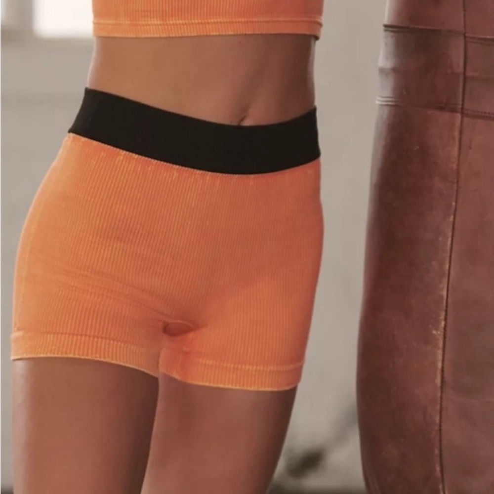 NWT Free People Movement Seamless Shorts in Peach Horizon Size XS/S